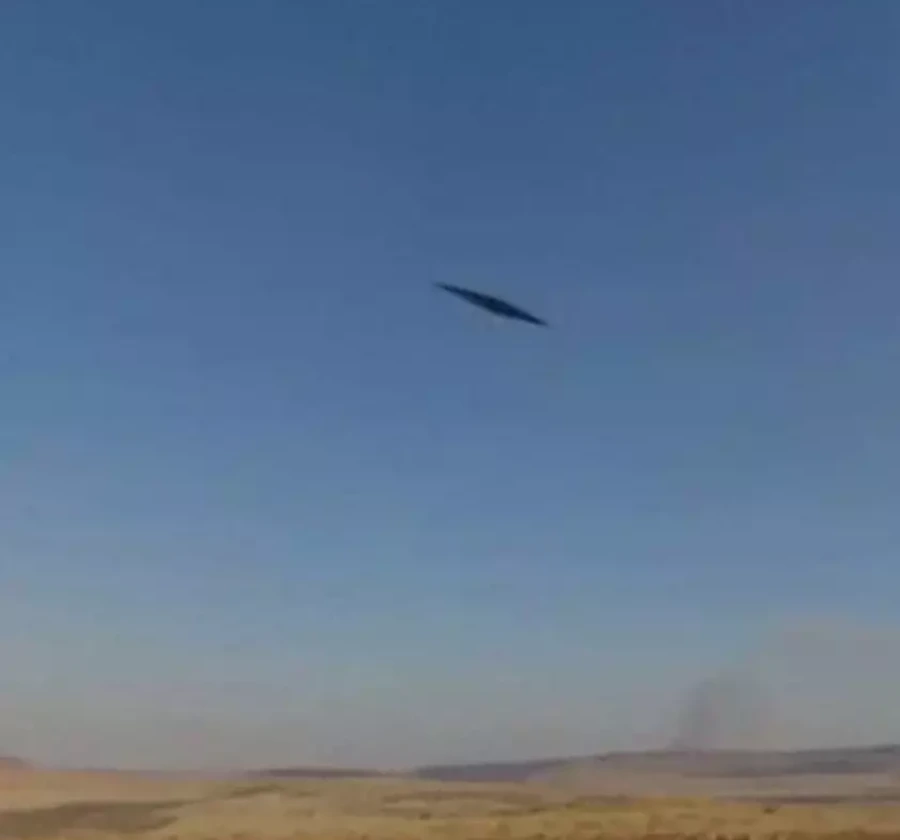 阿根廷上空出现箭形UFO 可在空中90度自由旋转