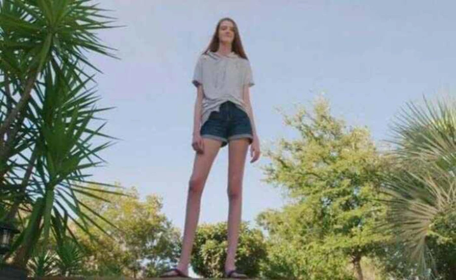 世界上腿最长的女人双腿长1.35米 美国17岁女性破吉尼斯世界纪录