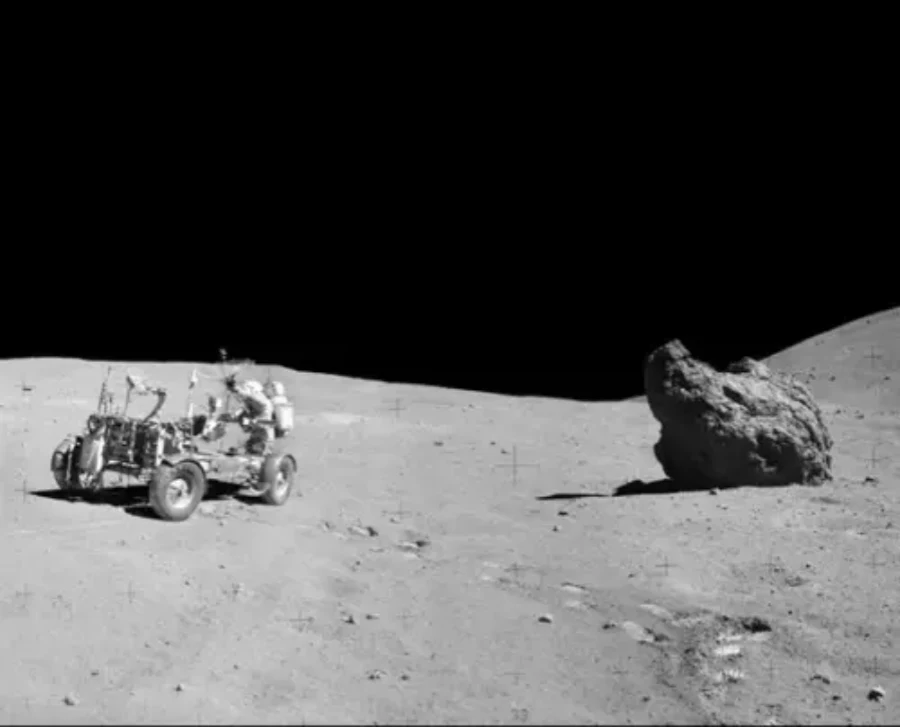 NASA隐藏月球存在外星人证据 月球上疑似非自然物体曝光