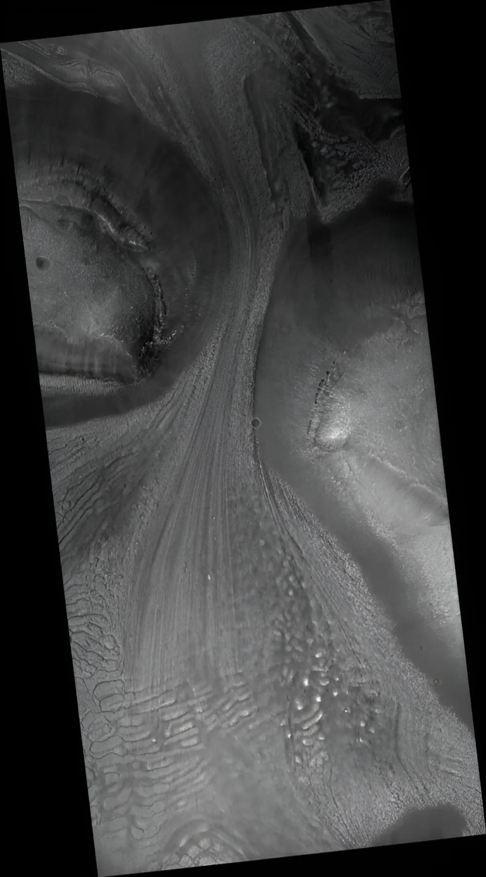 NASA拍到火星古代冰川移动时留下的地质痕迹