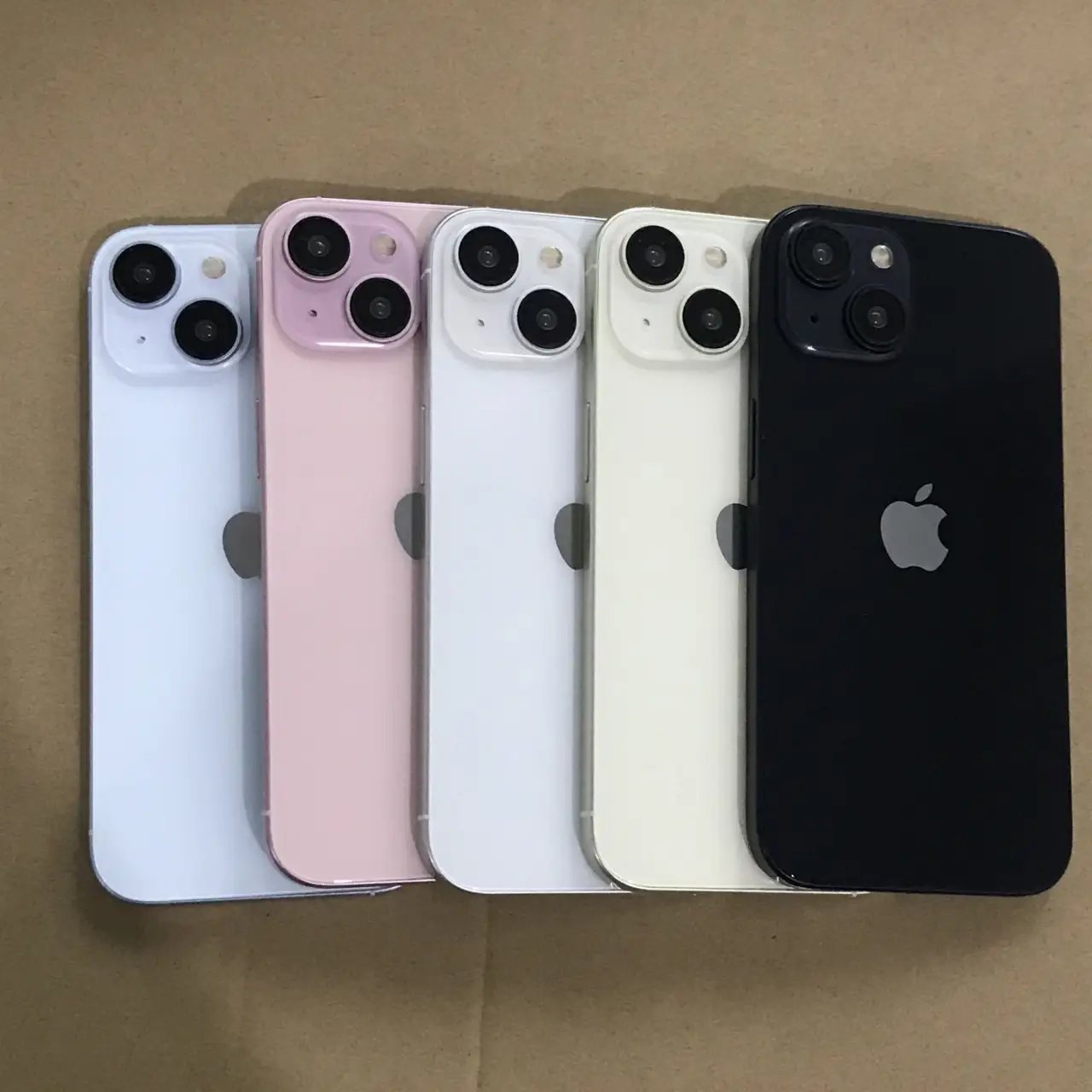 Apple iPhone 15/15 Pro新机模型曝光配色（苹果新机图赏）