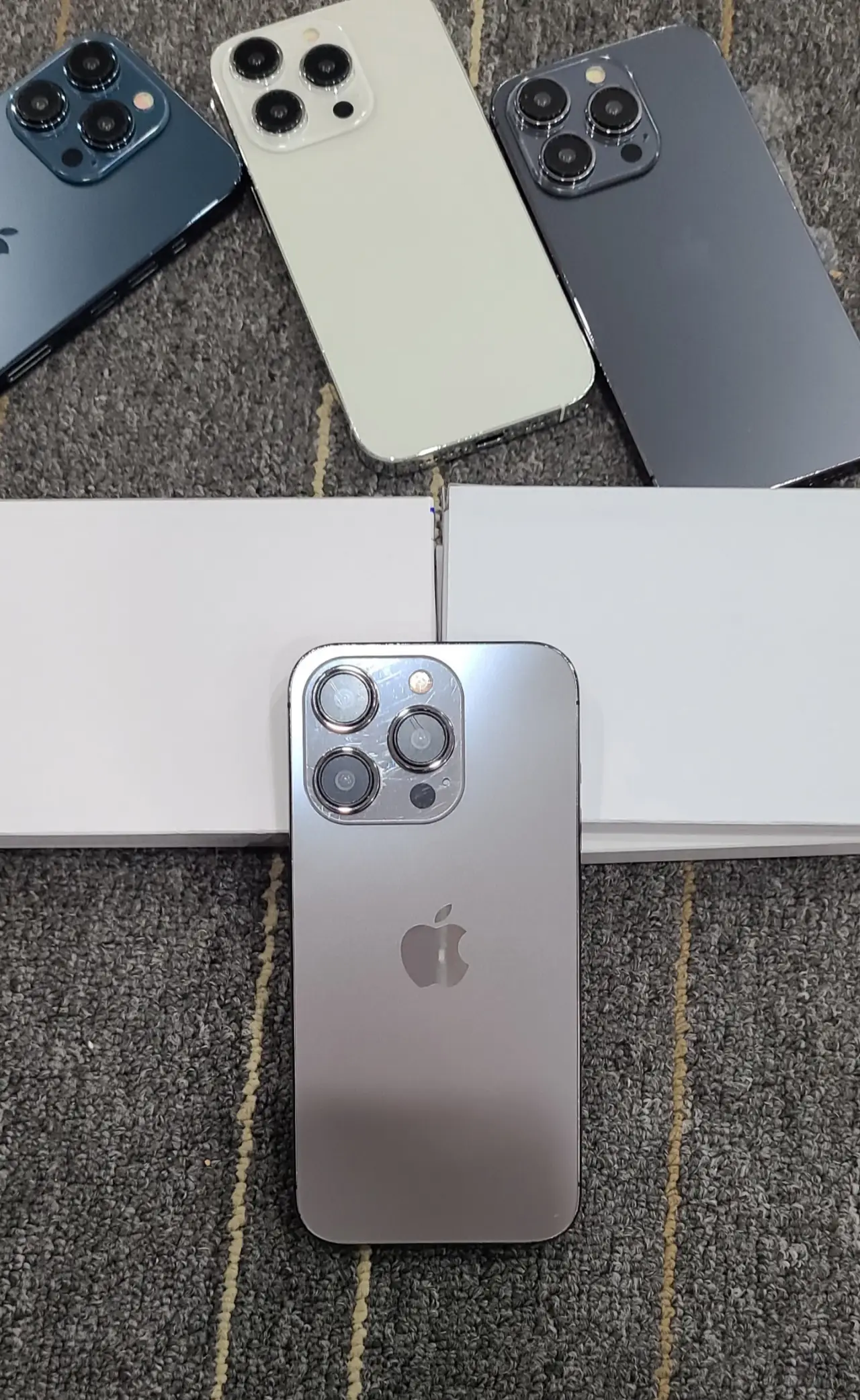 Apple iPhone 15/15 Pro新机模型曝光配色（苹果新机图赏）