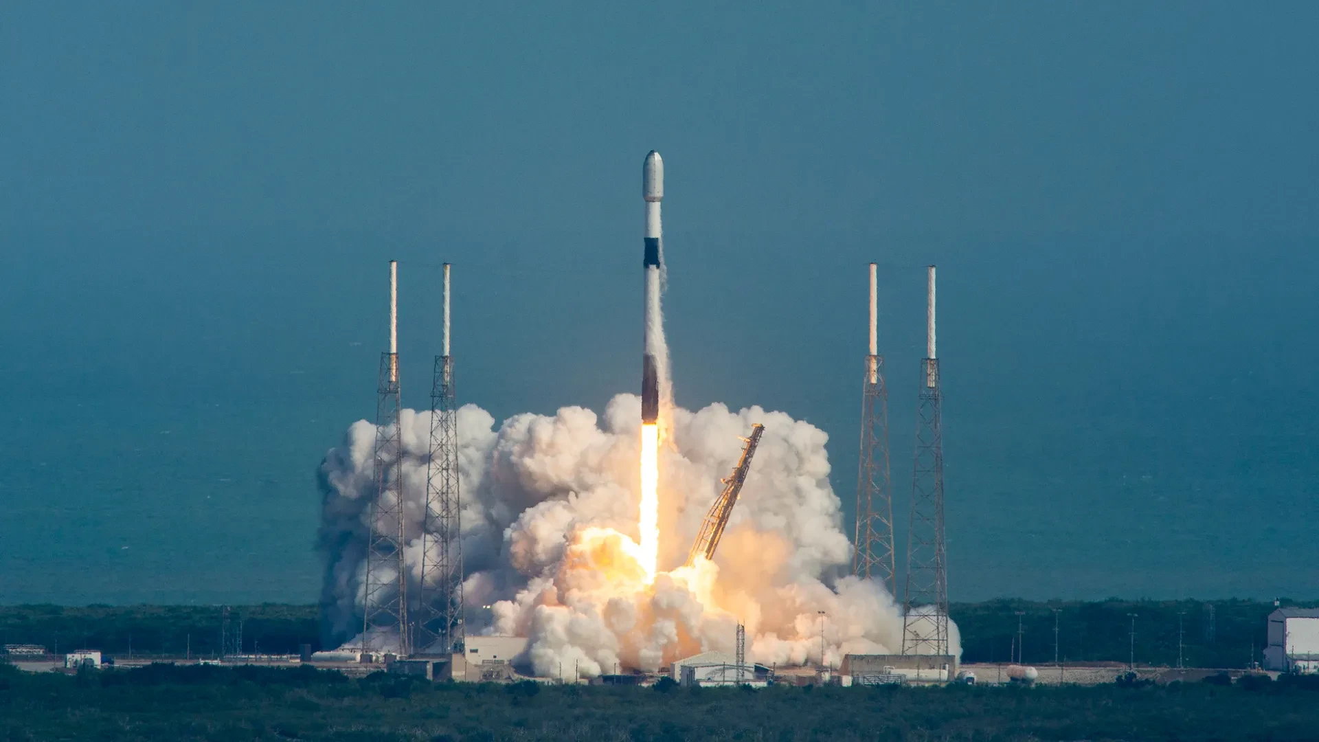 SpaceX准备用猎鹰9号火箭发射21颗新星链卫星