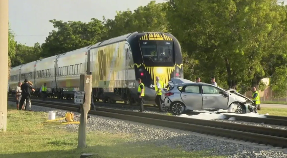 美国时速200公里高铁开通运营 起步价79美元首日出现意外撞死1名行人