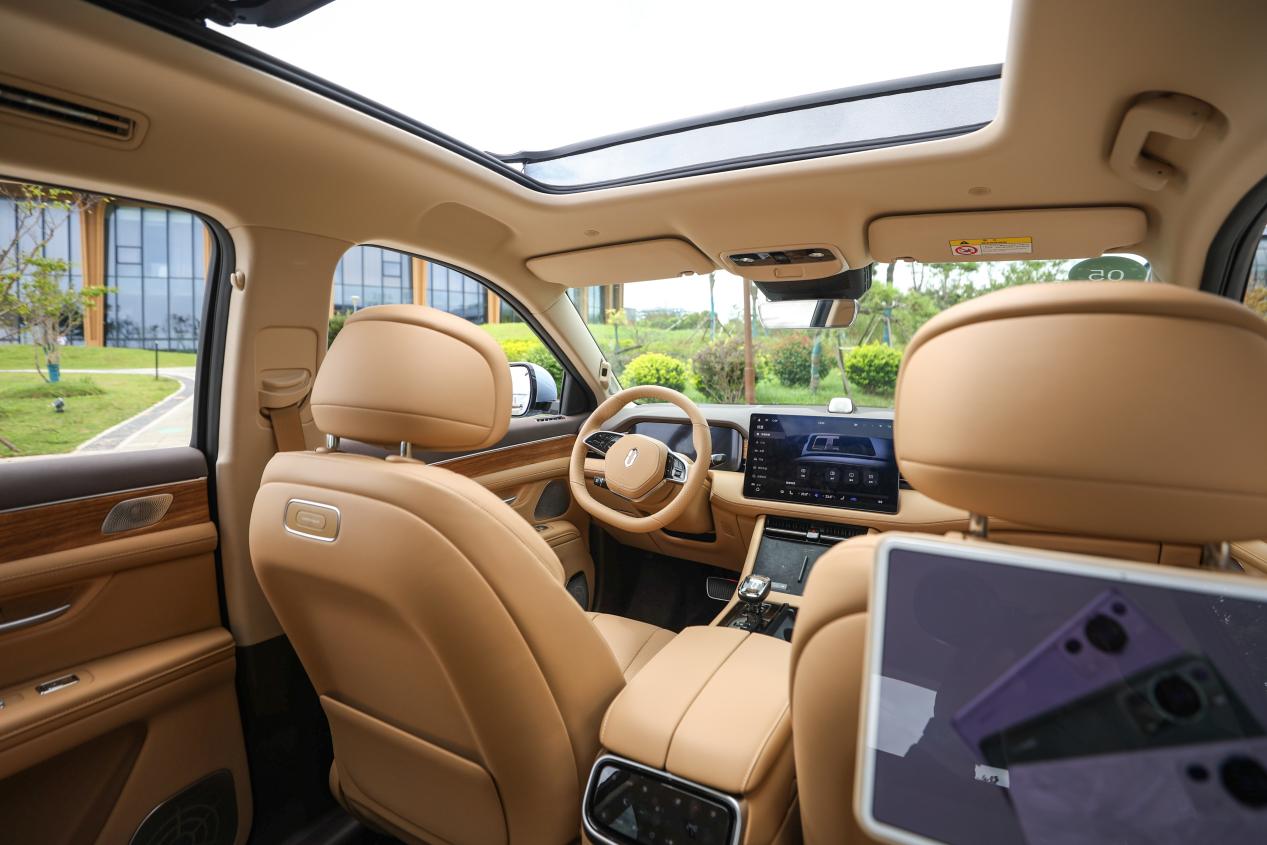 集大智慧、大空间、超安全于一身！问界新M7引爆大型SUV市场！
