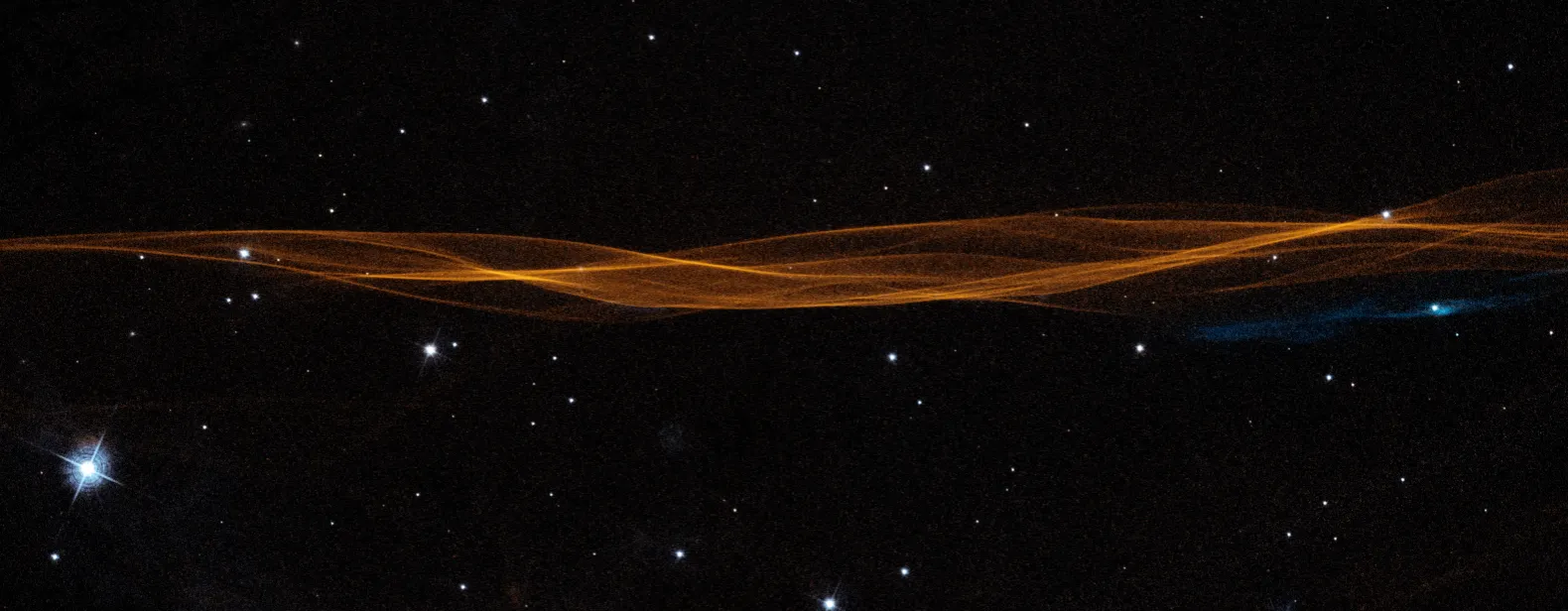 NASA哈勃捕捉到2万年前一颗恒星爆炸形成的直径约120光年气泡