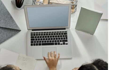 苹果 MacBook 新专利：键盘某个按键拆卸出来可充当鼠标