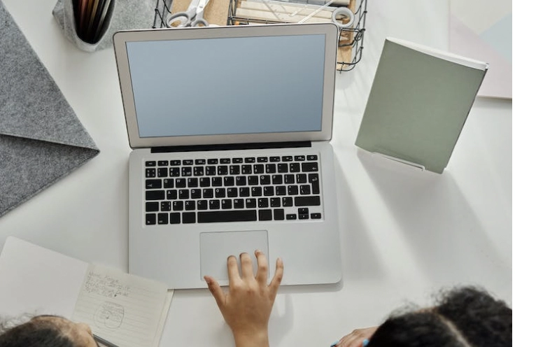 苹果 MacBook 新专利：键盘某个按键拆卸出来可充当鼠标