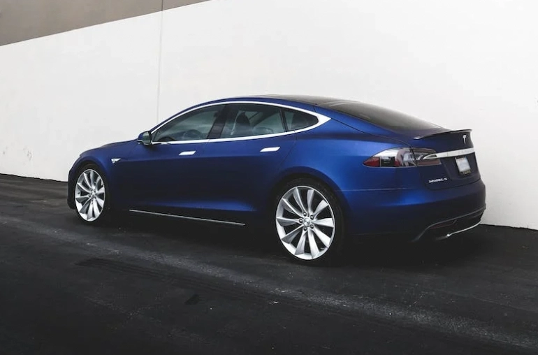 Tesla新款Model Y 中国版已交付    加速更猛，26.39 万元起