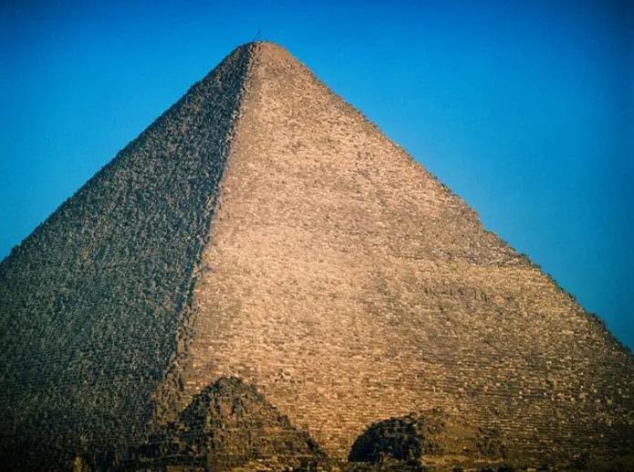 金字塔是古埃及伟大建筑，这些结构中隐藏着看似无法解释的奥秘