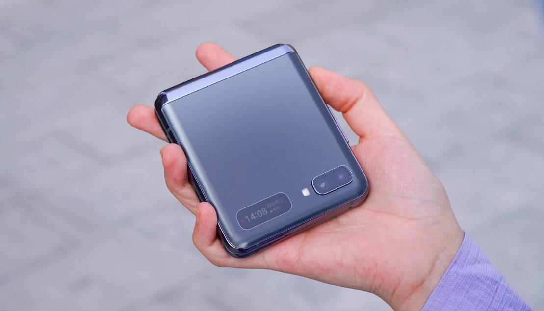 消息称三星Samsung将推出Galaxy Z Flip 5复古版 手机外观有所不同
