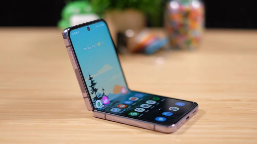 三星Galaxy Z Flip 4可折叠手机亚马逊新加坡降价20% 支持Android 14系统
