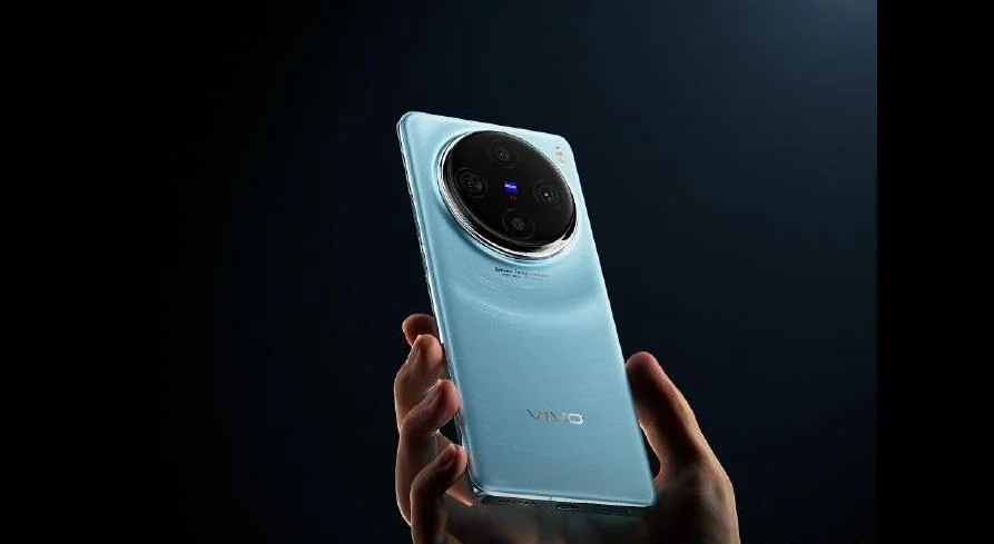 vivo X100系列手機藍色款外觀公布 采用居中大圓環相機模組