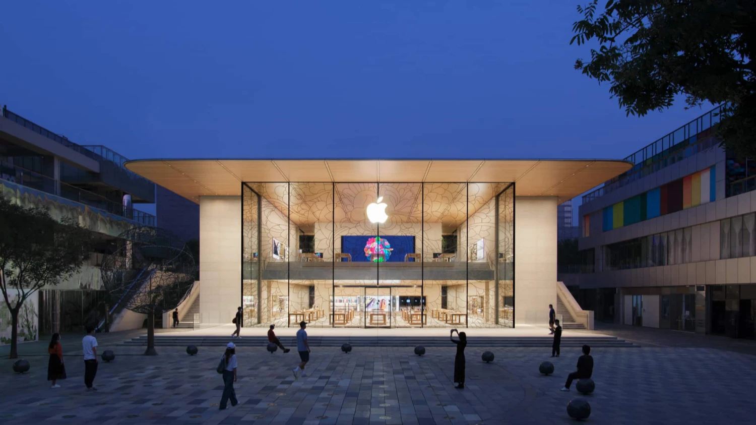 苹果中国官方直营店首次宣告iPhone 15系列降价 放出最高800元优惠券