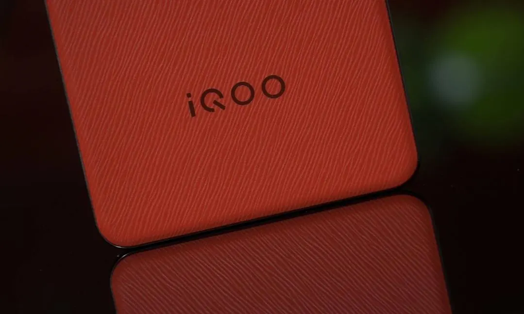 iQOO 12手机屏幕参数公布 采用1.5K 144Hz直屏