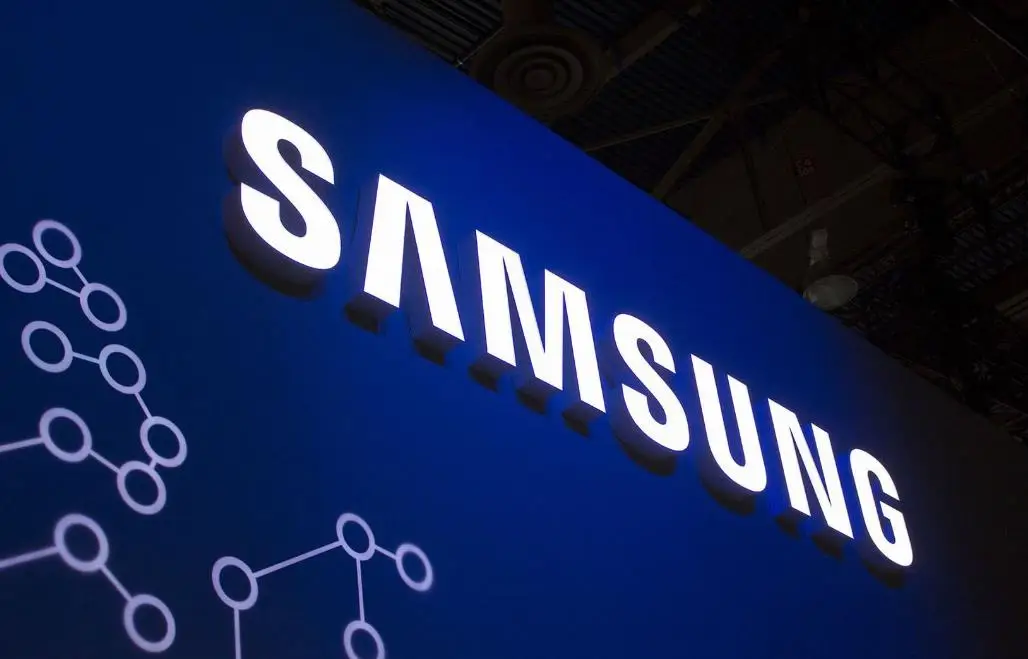 消息稱三星SAMSUNG計劃明年推出中端折疊屏手機