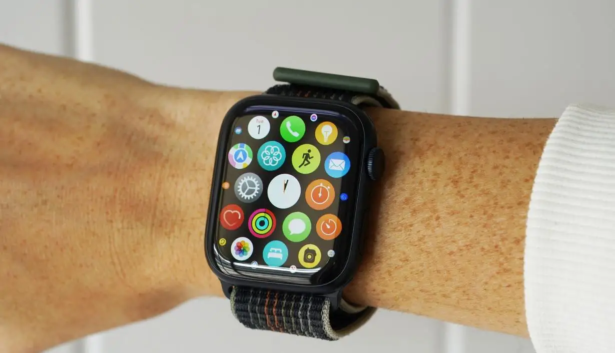 苹果Apple Watch 9系列在亚马逊Amazon优惠50美元 售价349美元