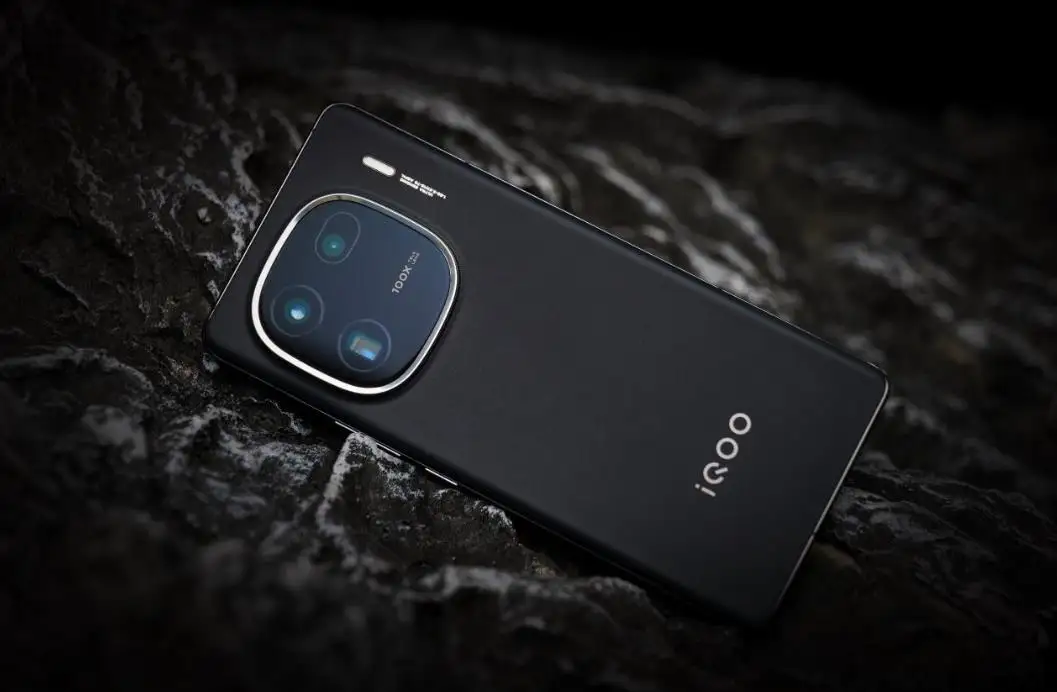 iQOO 12系列手机将于12月12日在印度上市