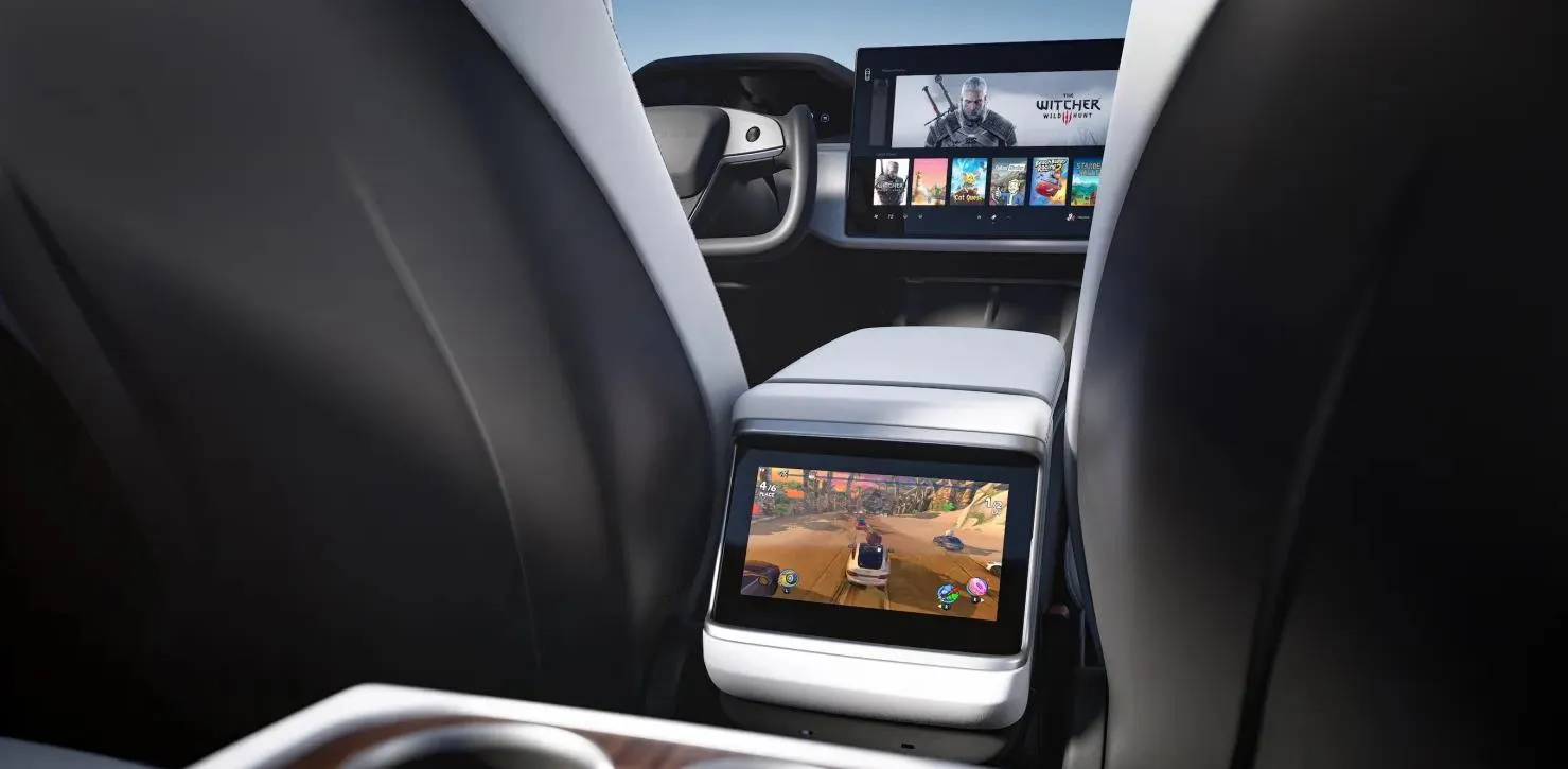 特斯拉Tesla发布更新：提供激活自动驾驶仪/FSD和独立后座音频的新方法