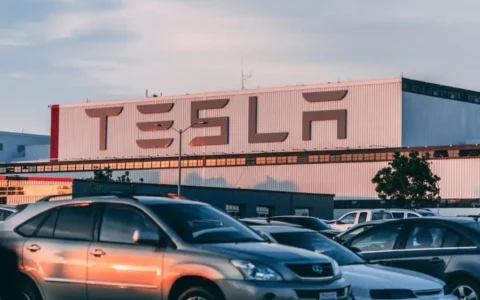 英国将出台《自动驾驶汽车法案》 拒绝特斯拉Tesla FSD类命名营销