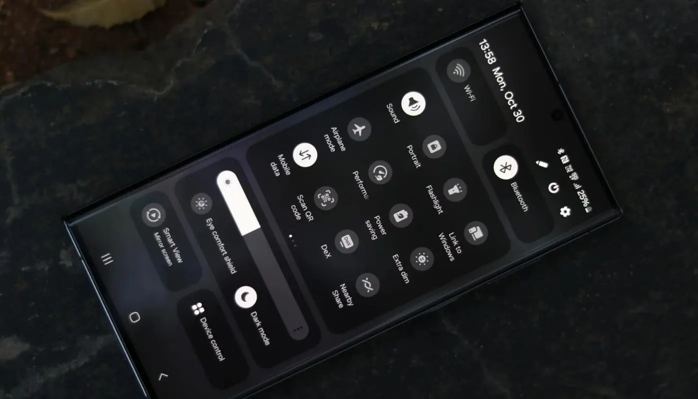 三星Samsung重新设计的One UI 6.0快速面板概述