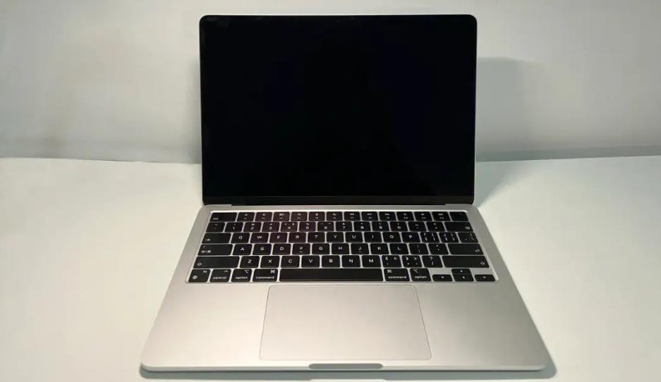 美國BEST BUY蘋果Apple M2 MacBook Air 15英寸筆記本電腦優惠250美元，售價1049美元