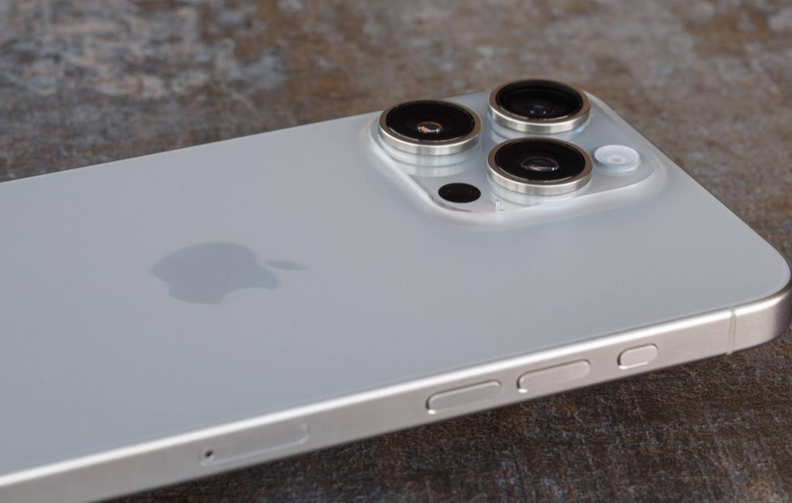 消息称苹果Apple iPhone 17 Pro Max将拥有48 MP潜望镜长焦相机