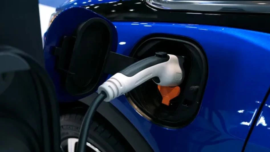 加拿大宣布2035年全面电动化汽车销售要求 迎接绿色出行新时代
