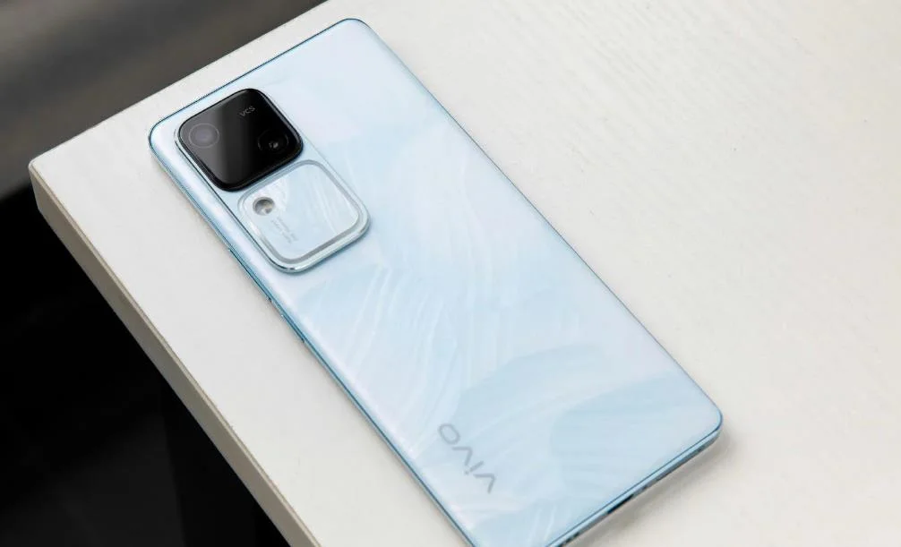 vivo S18手機正式開售 搭載自研AI藍心大模型