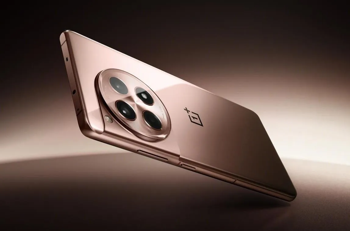 一加OnePlus Ace 3 “鸣沙金”配色发布 首创“熔金玻璃工艺”引领手机美学新潮流