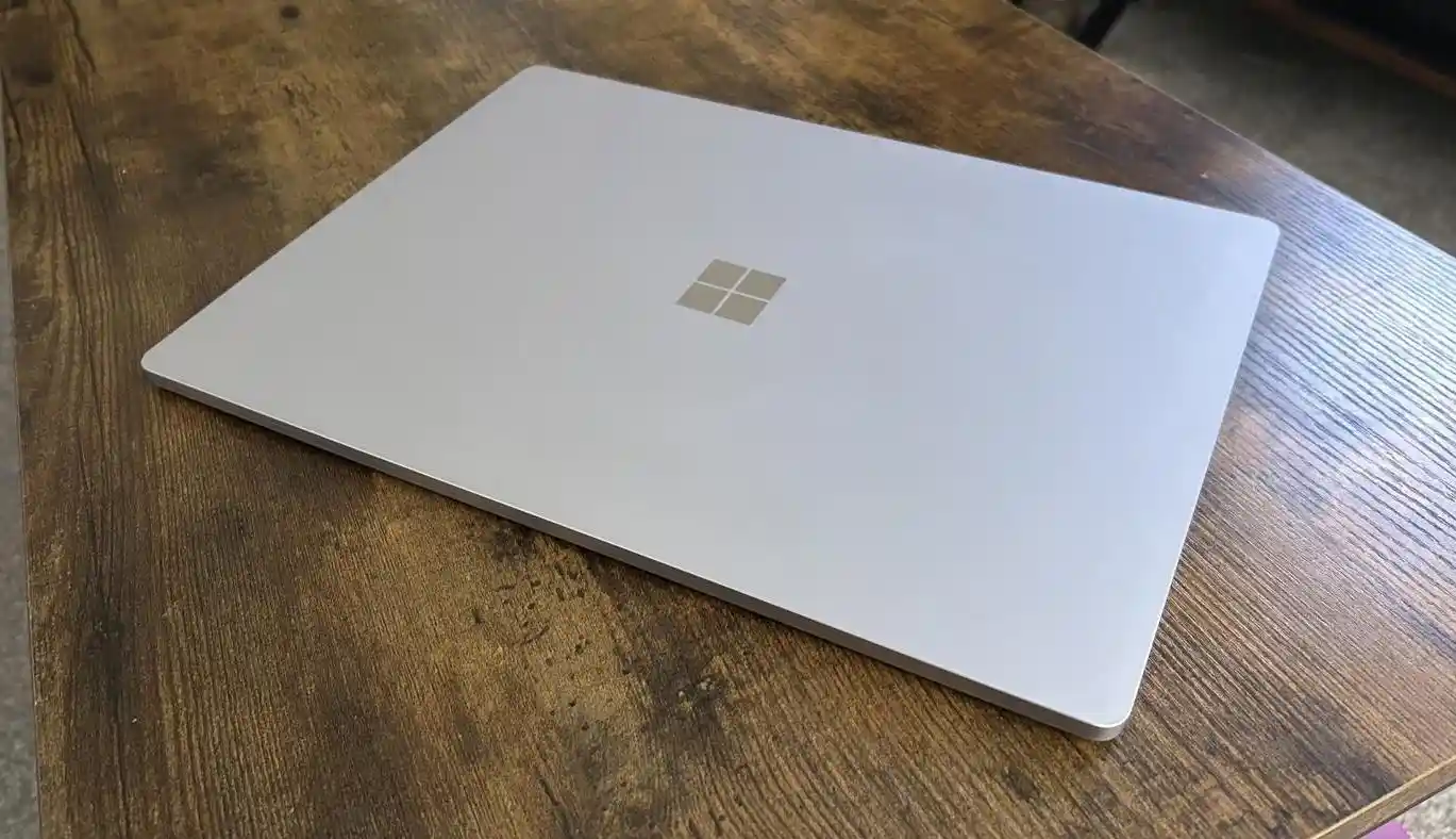 微軟Microsoft新款Surface系列筆記本曝光 搭載英特爾與高通芯片