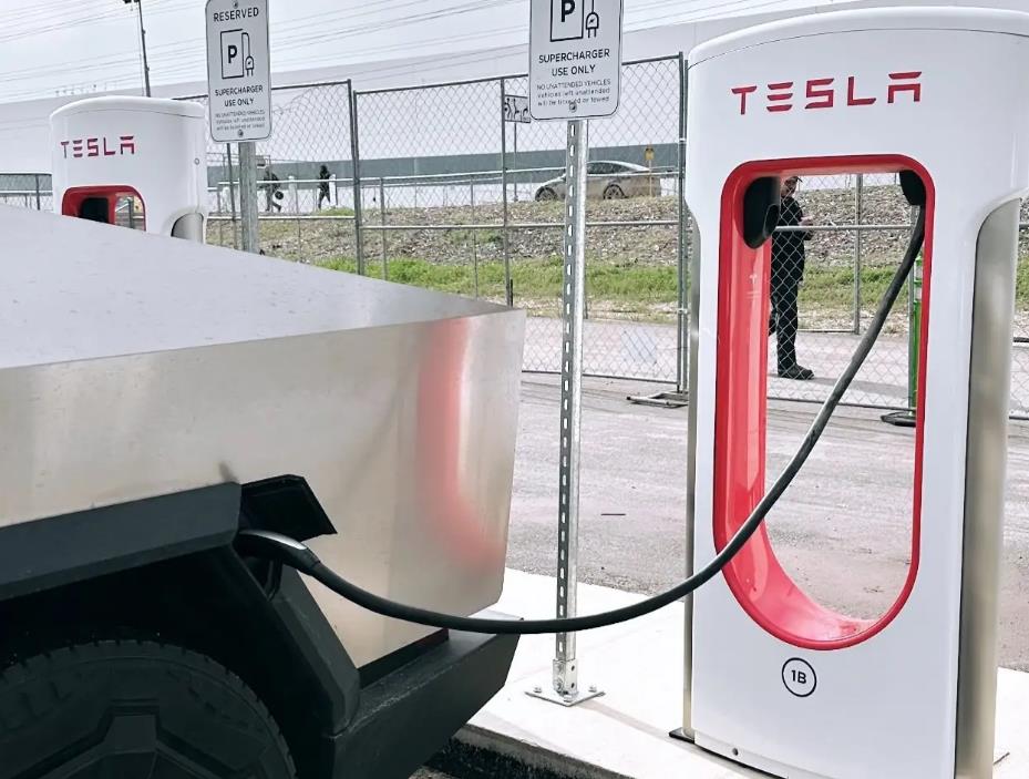 特斯拉Tesla Cybertruck充电曲线曝光 4680电池性能引发热议