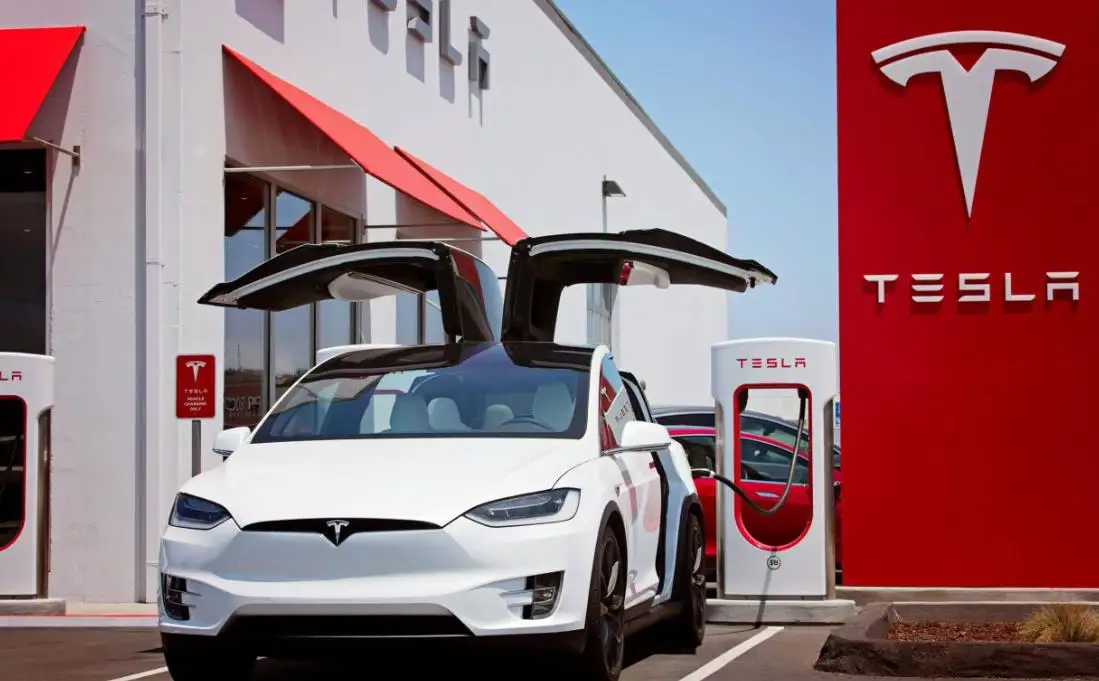 特斯拉Tesla全球超充桩数量突破5.5万个 英国充电业务表现亮眼