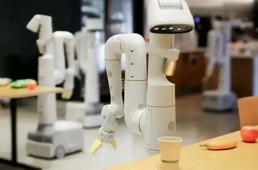 谷歌Google DeepMind发布“机器人宪法” 确保AI机器人安全并尊重人类