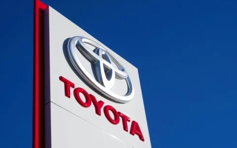 消息称丰田汽车TOYOTA将于周一重启日本工厂生产 但1月15日后生产计划将另行决定