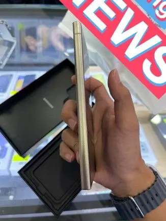 三星Samsung Galaxy S24 Ultra更多真机图曝光：直屏+钛合金边框