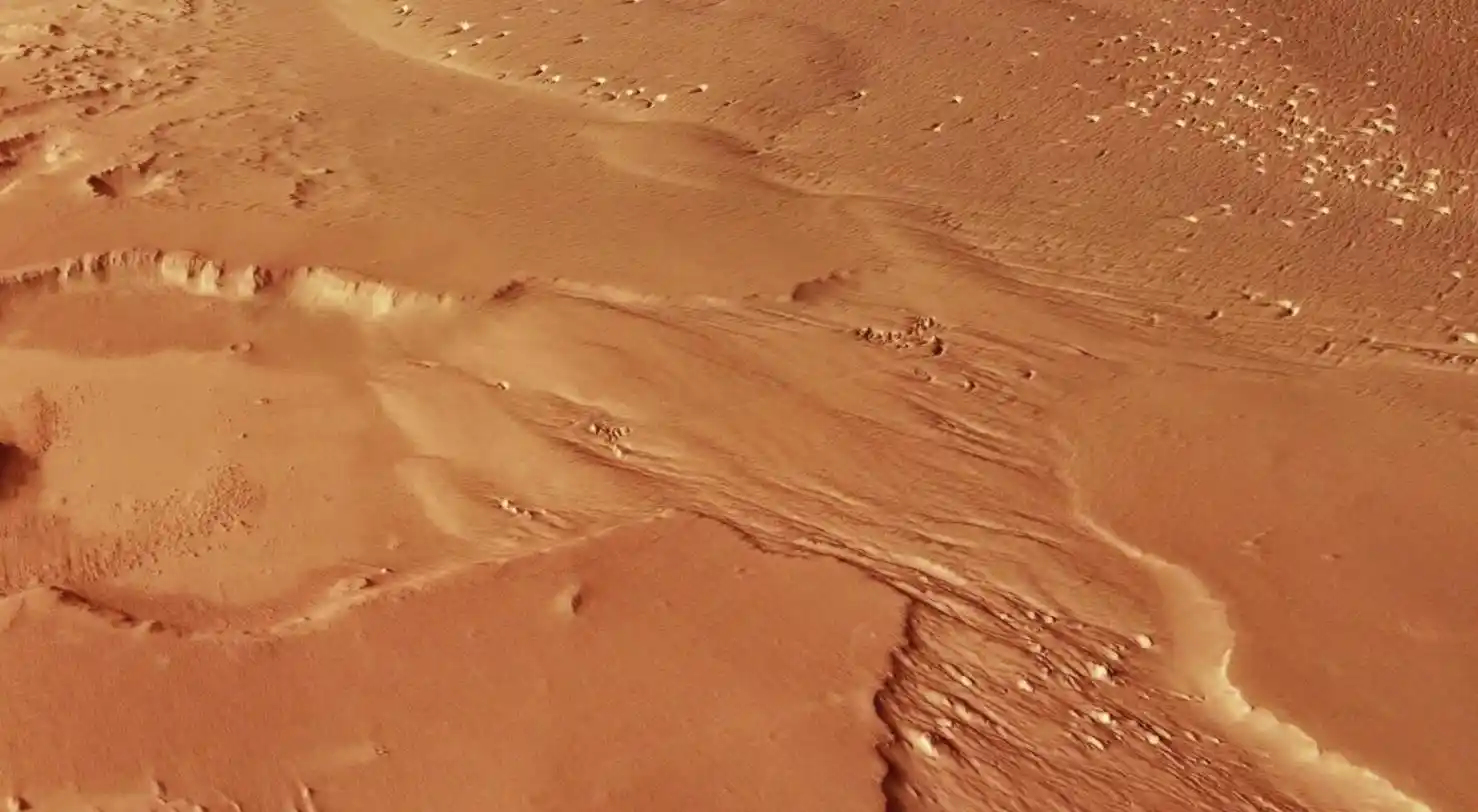 欧洲航天局"火星快车"在火星赤道发现巨大地下冰层