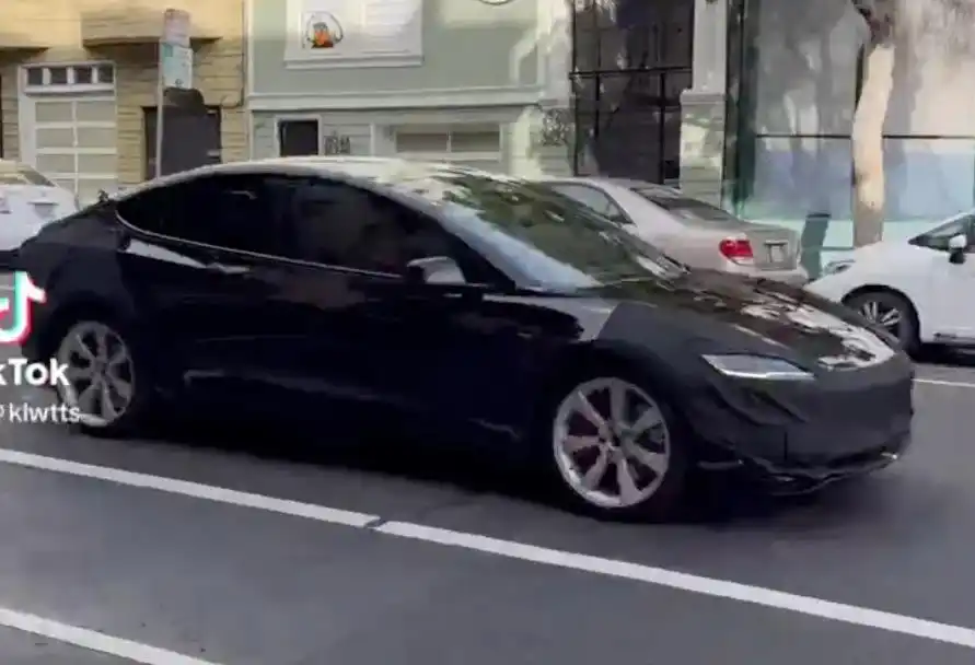特斯拉Tesla新款Model 3性能版原型车在旧金山被发现