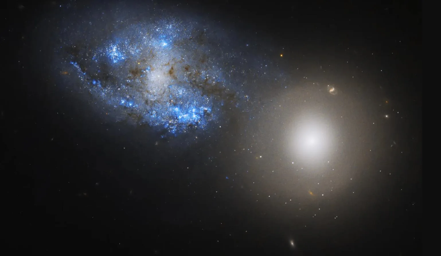 NASA捕捉到并排星系Arp 140 距离地球6900万光年