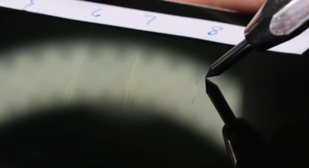 三星Samsung Galaxy S24 Ultra钛合金机身和大猩猩装甲玻璃YouTube网友实测结果惊人！