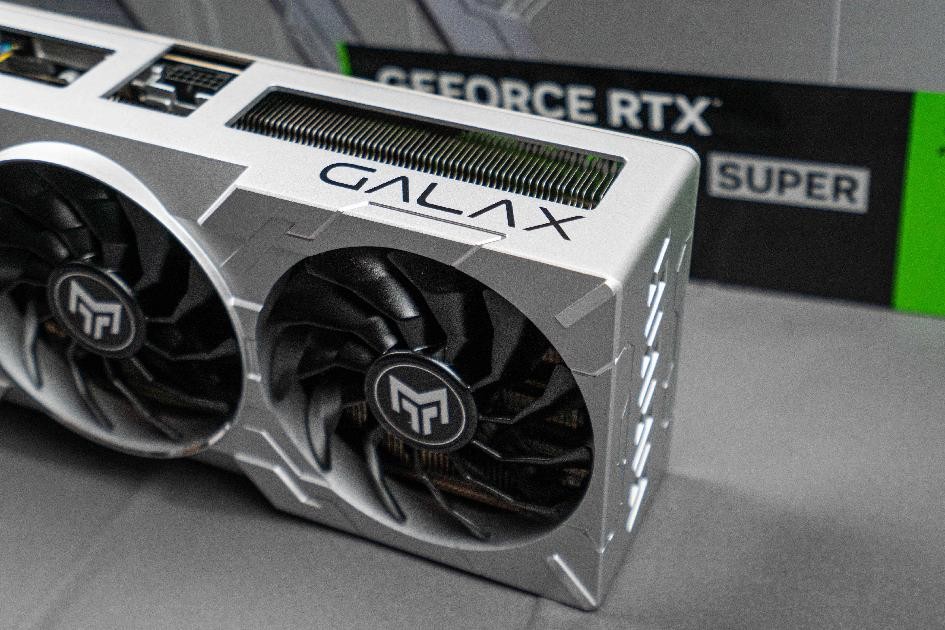 性能超凡入圣，影馳 GeForce RTX 4080 SUPER 金屬大師評(píng)測(cè)