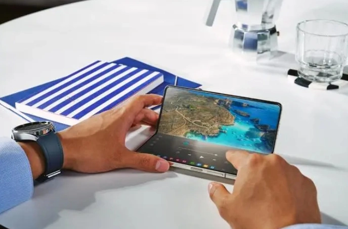 实锤了，三星Samsung正在研发入门级折叠屏手机
