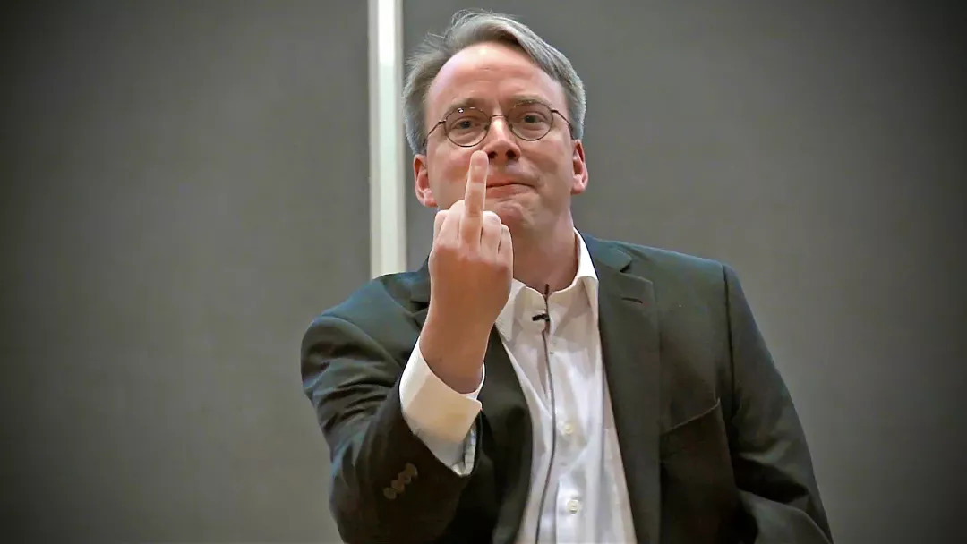Linus新年首骂：与谷歌Google程序员争吵4天，直言“你的代码就是垃圾”