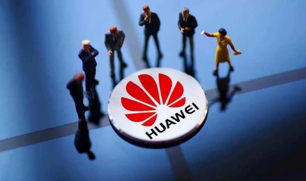 传闻华为HUAWEI预计二季度推出三折屏手机
