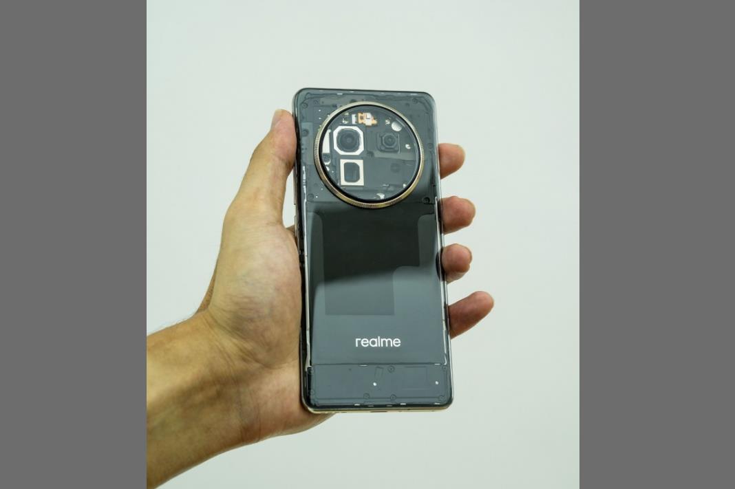 Realme 12 Pro+透明版曝光 独特设计引人注目