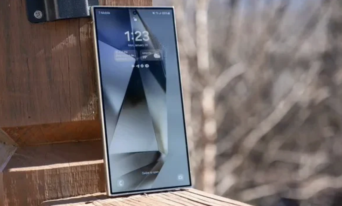 三星 Galaxy S24 系列手机屏幕再出问题   曝出“颗粒感”和“横向条纹”