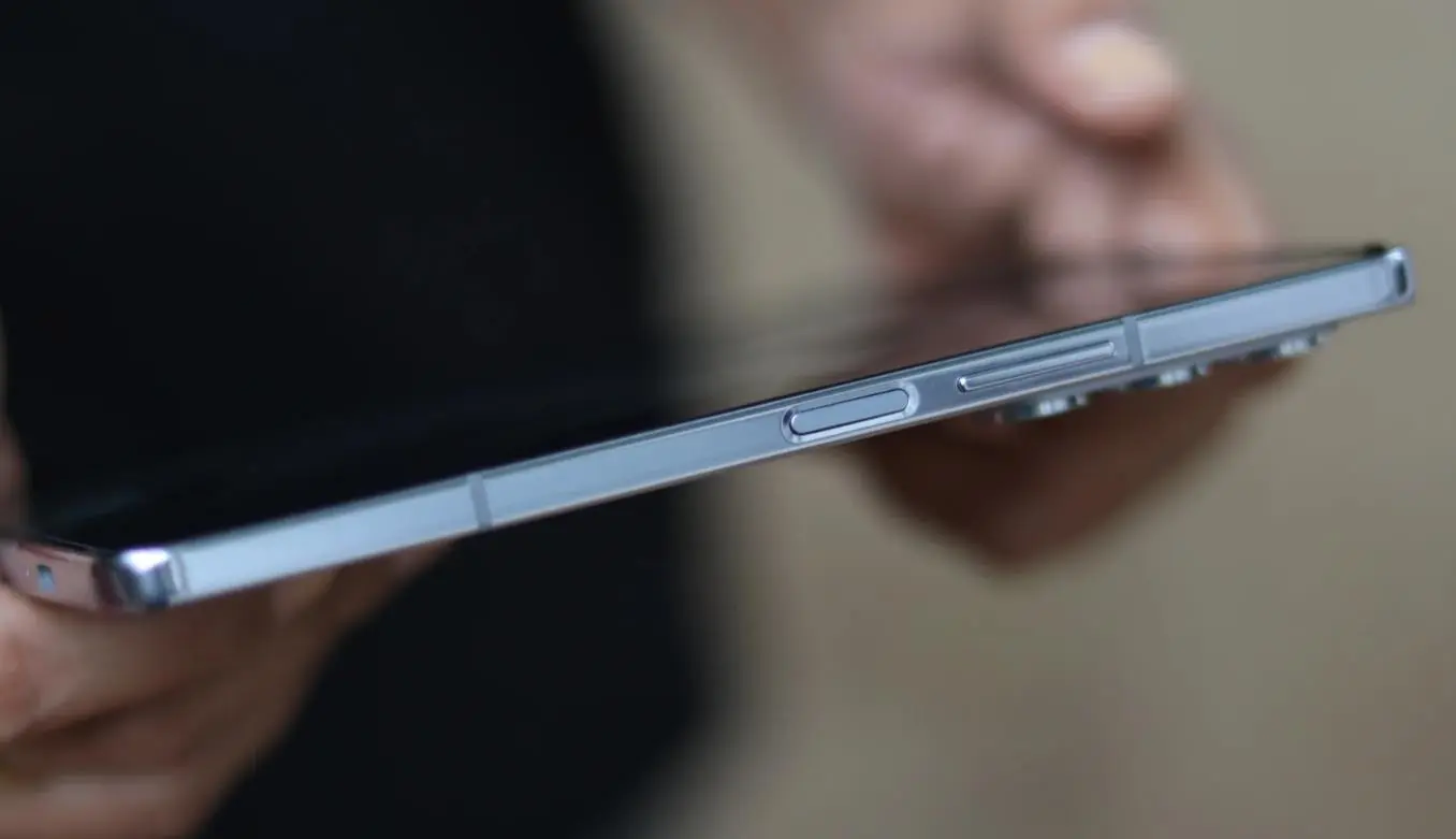 三星Galaxy Z Fold 6传闻：设计更轻薄，或采用钛框架