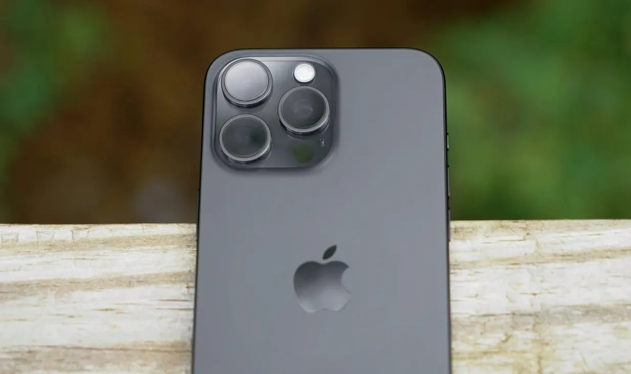 苹果有望在iPhone 16 Pro上扩展四棱镜长焦镜头