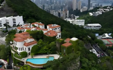 许家印香港豪宅标售：恒大债务危机下的新动态