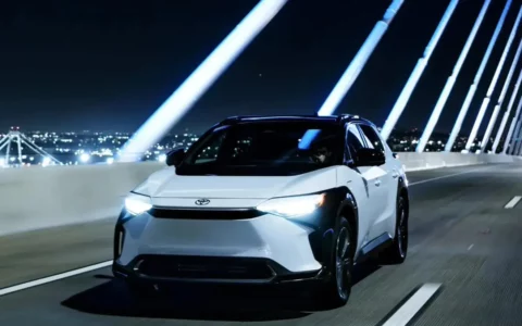 丰田CEO：2030年美国纯电动车市场份额将仅占30%，更倾向混合动力